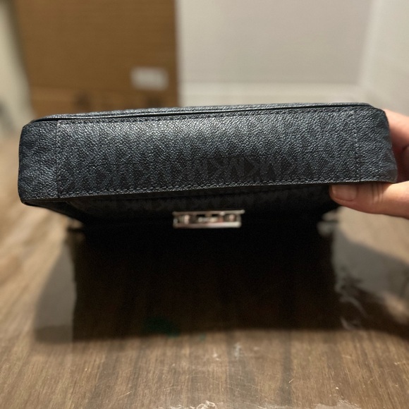 Nice Michael Kors crossbody. - Picture 6 of 15